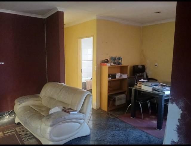 3 BEDROOM HOUSE FOR SALE IN PHILLIP NEL PARK